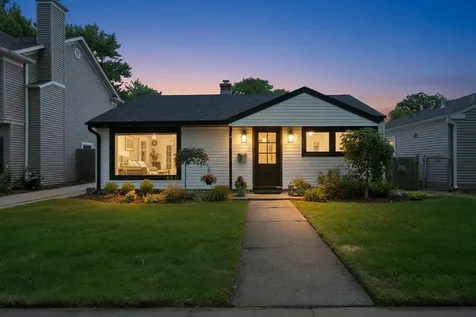 905 North Douglas Avenue Arlington Heights IL 60004