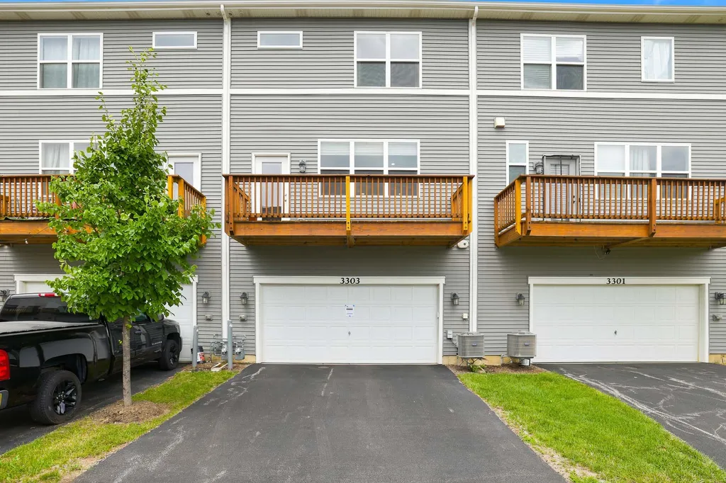 3303 Trillium Circle Rolling Meadows IL 60008