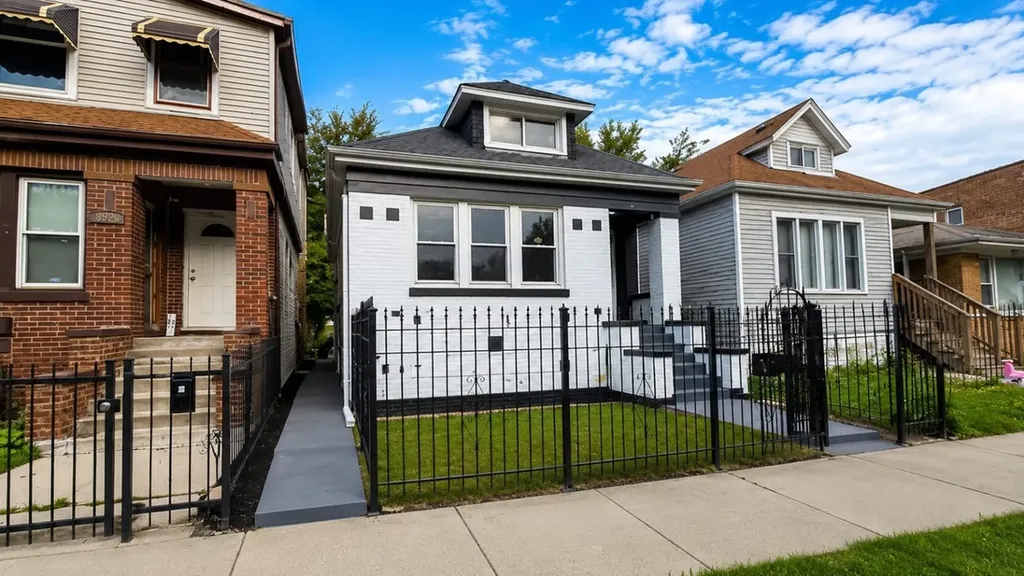 6818 South Wood Street Chicago IL 60636
