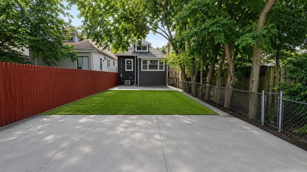 6818 South Wood Street Chicago IL 60636