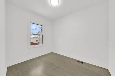 6818 South Wood Street Chicago IL 60636