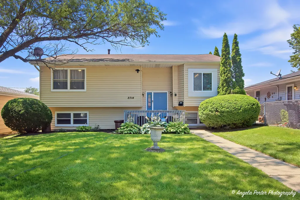 2714 Gilead Avenue Zion IL 60099