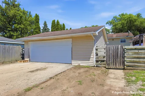 2714 Gilead Avenue Zion IL 60099