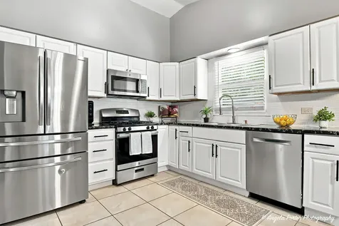2714 Gilead Avenue Zion IL 60099