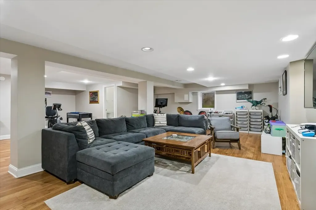 6940 North Mendota Avenue Chicago IL 60646