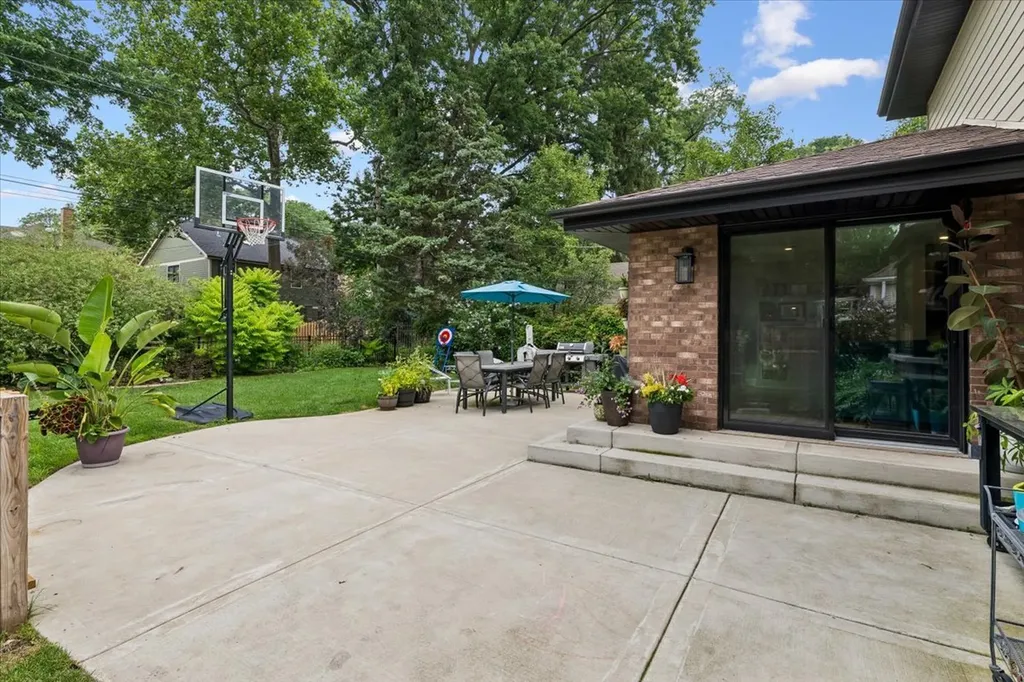 6940 North Mendota Avenue Chicago IL 60646