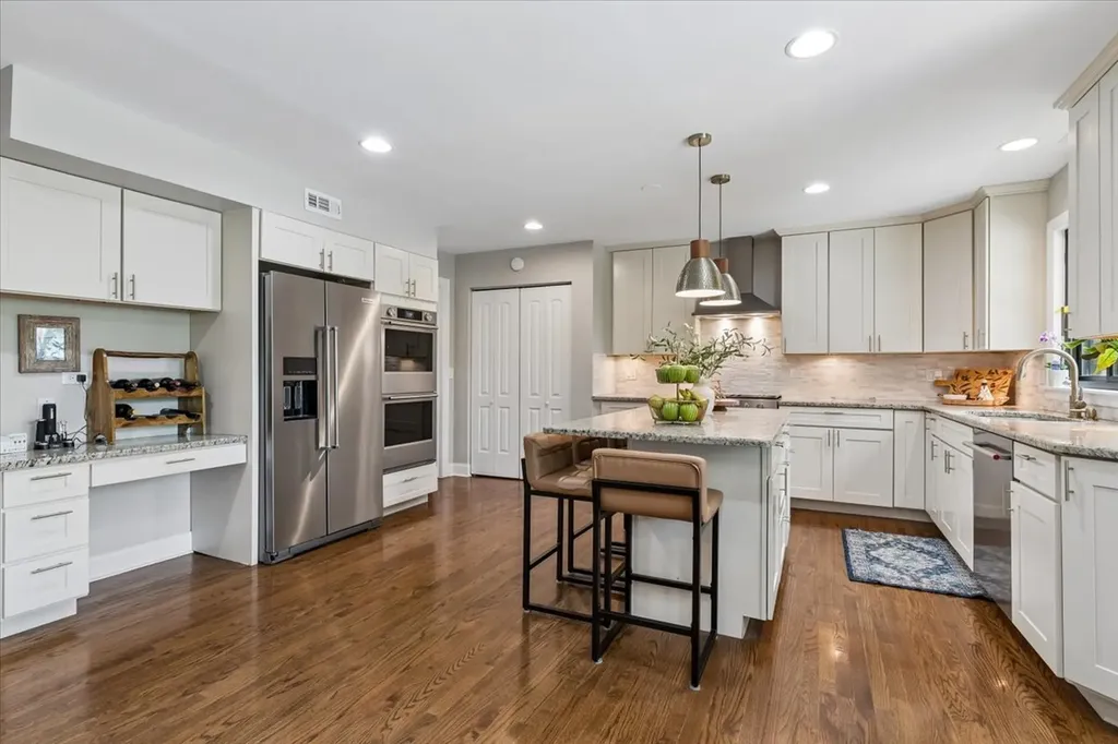 6940 North Mendota Avenue Chicago IL 60646