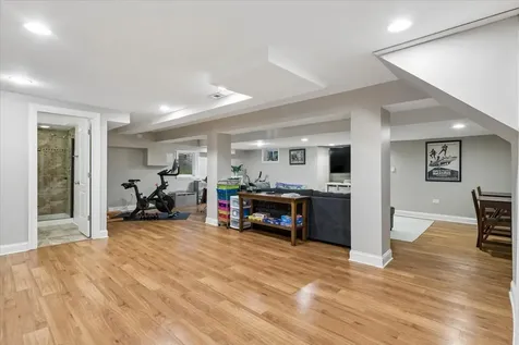 6940 North Mendota Avenue Chicago IL 60646