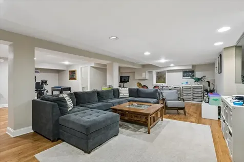 6940 North Mendota Avenue Chicago IL 60646