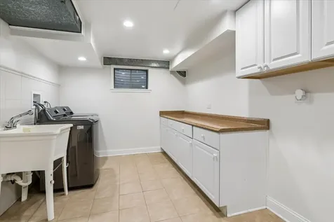 6940 North Mendota Avenue Chicago IL 60646