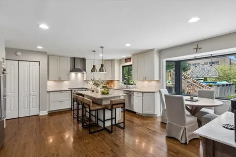 6940 North Mendota Avenue Chicago IL 60646