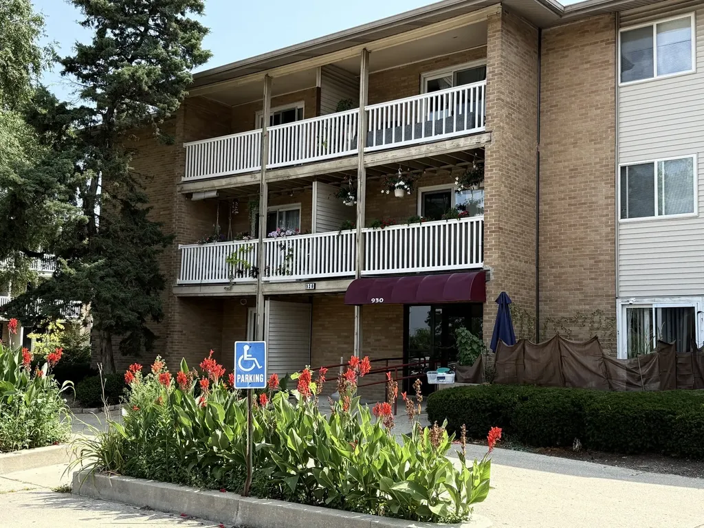 930 Beau Drive Des Plaines IL 60016