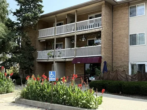 930 Beau Drive Des Plaines IL 60016