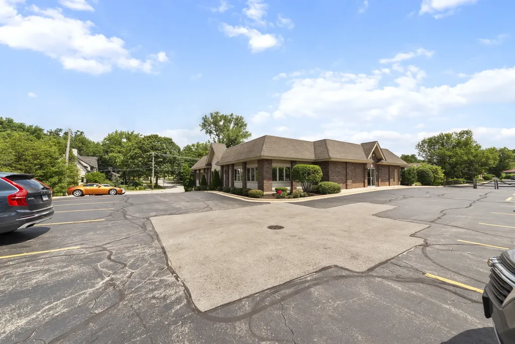1557 Warren Avenue Downers Grove IL 60515