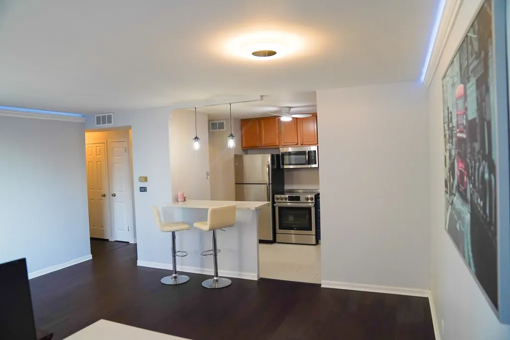 6301 North Sheridan Road Chicago IL 60660