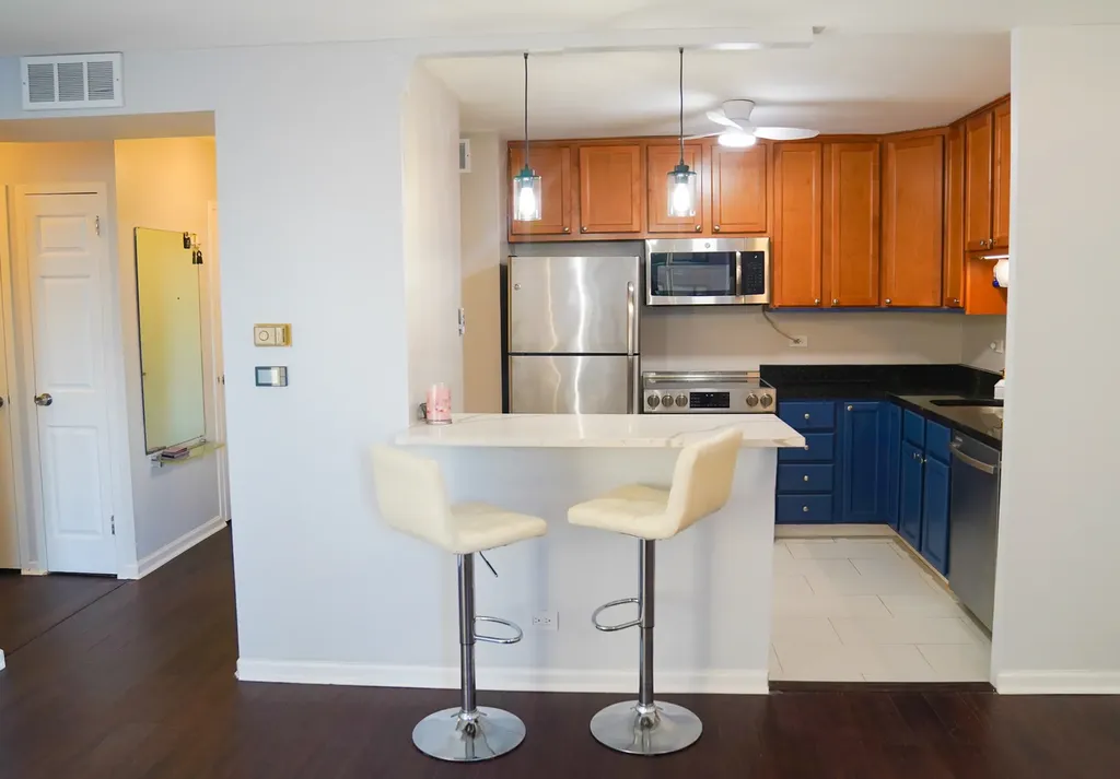6301 North Sheridan Road Chicago IL 60660