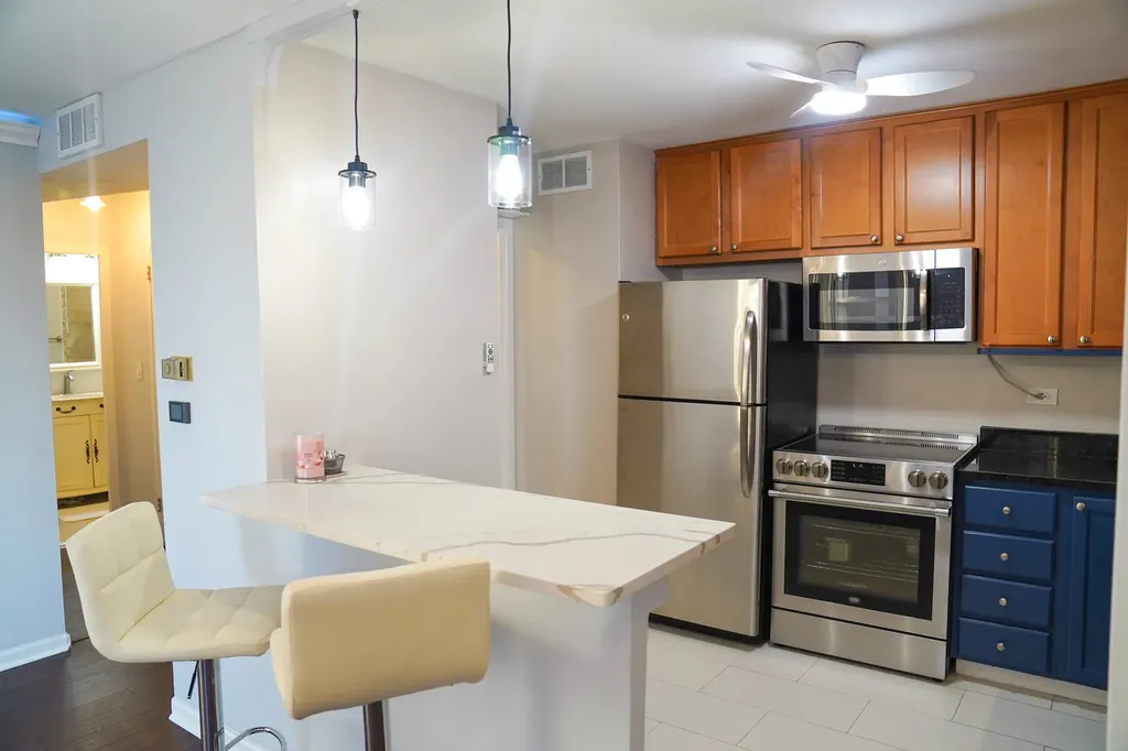 6301 North Sheridan Road Chicago IL 60660
