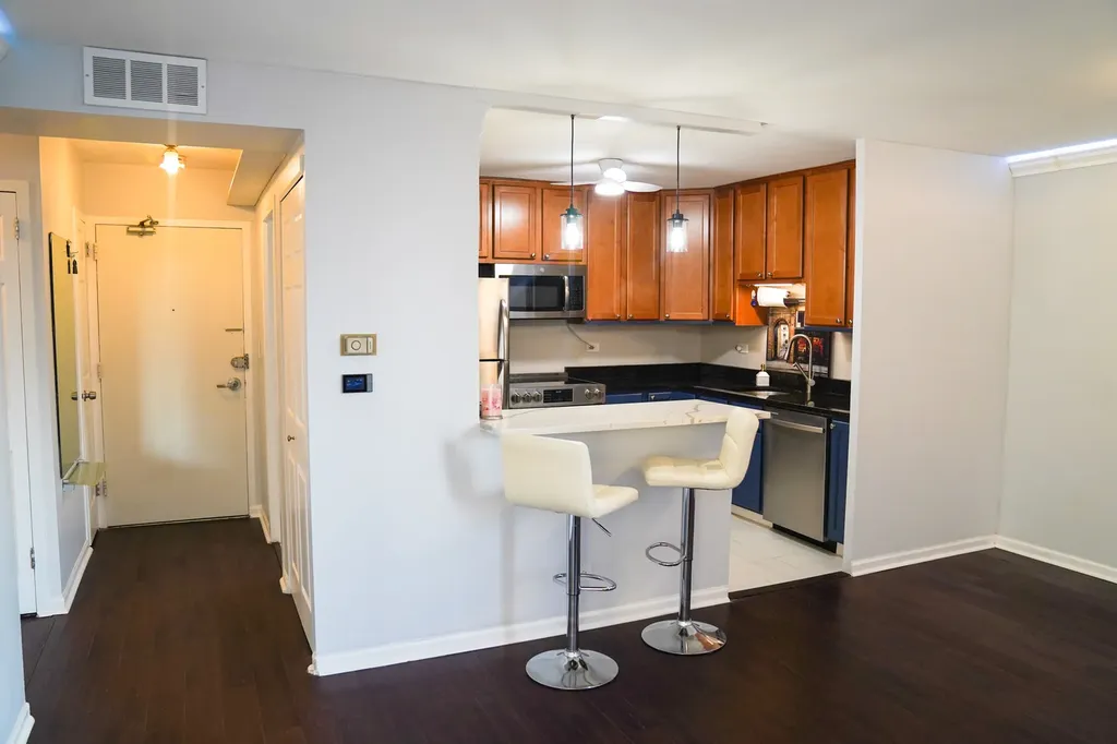 6301 North Sheridan Road Chicago IL 60660