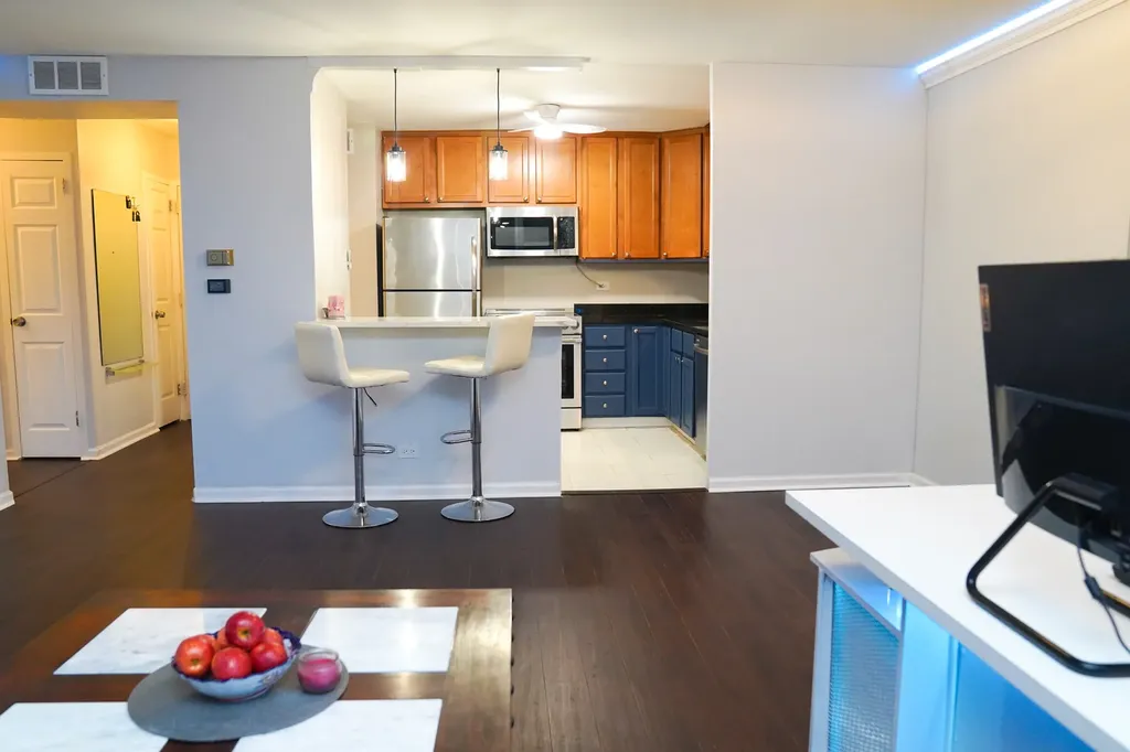 6301 North Sheridan Road Chicago IL 60660