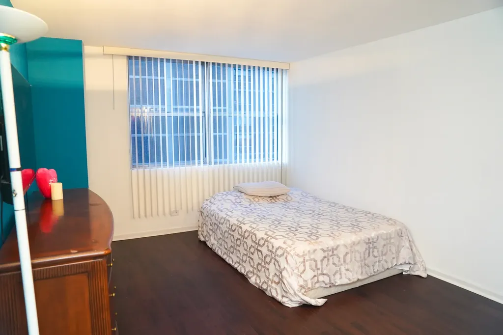 6301 North Sheridan Road Chicago IL 60660