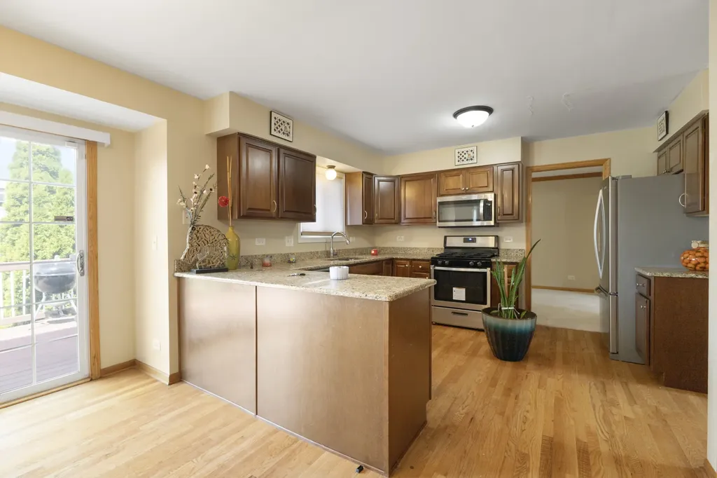 131 Tecumseh Drive Bolingbrook IL 60490