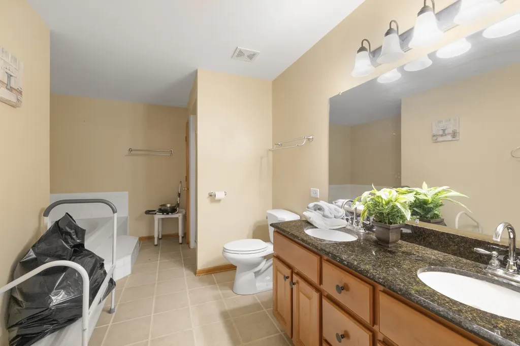 131 Tecumseh Drive Bolingbrook IL 60490