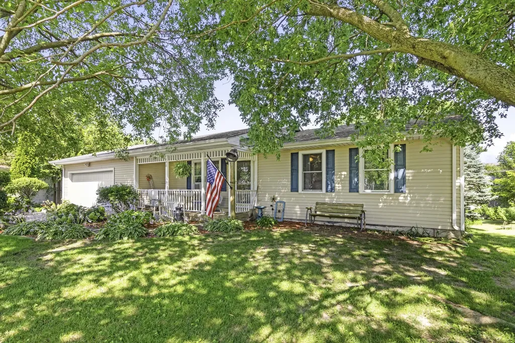 158 Tammy Lane Lake Holiday IL 60552