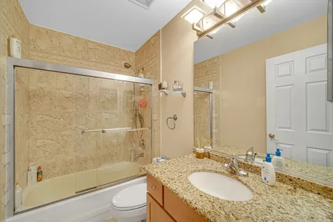 1424 Derby Lane Mundelein IL 60060