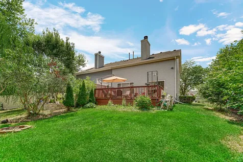 1424 Derby Lane Mundelein IL 60060