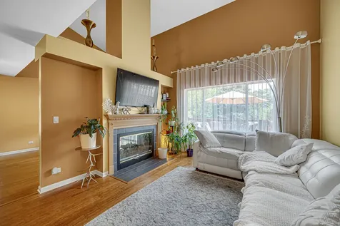 1424 Derby Lane Mundelein IL 60060