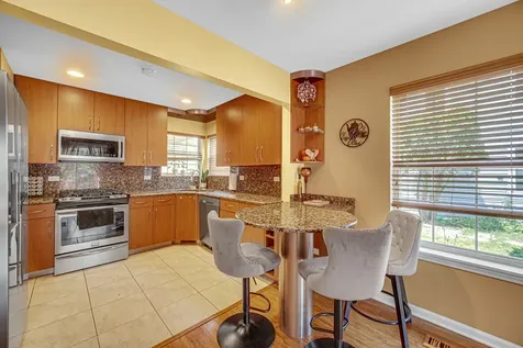 1424 Derby Lane Mundelein IL 60060