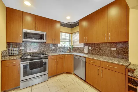 1424 Derby Lane Mundelein IL 60060