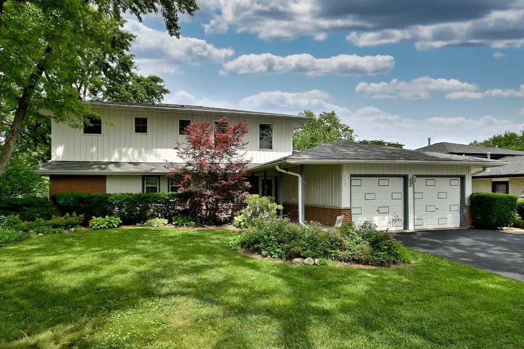 823 Milbeck Avenue Elk Grove Village IL 60007
