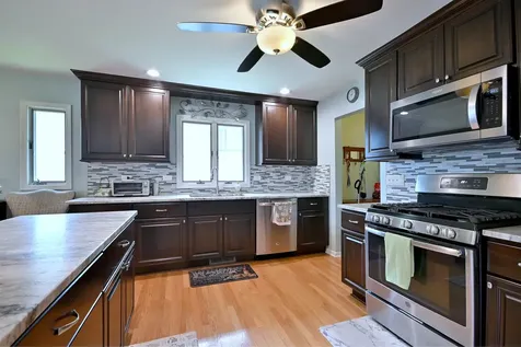 823 Milbeck Avenue Elk Grove Village IL 60007