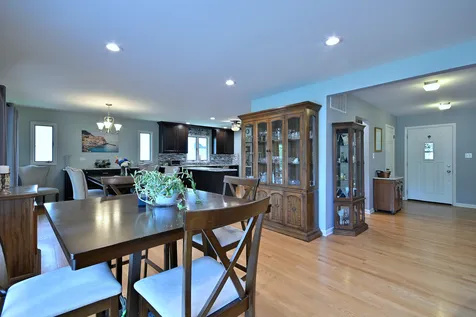 823 Milbeck Avenue Elk Grove Village IL 60007