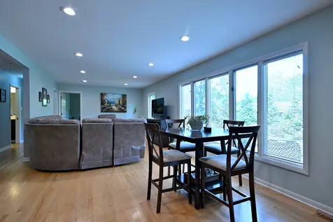 823 Milbeck Avenue Elk Grove Village IL 60007