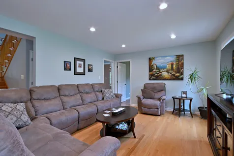 823 Milbeck Avenue Elk Grove Village IL 60007