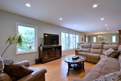 823 Milbeck Avenue Elk Grove Village IL 60007