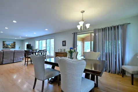823 Milbeck Avenue Elk Grove Village IL 60007