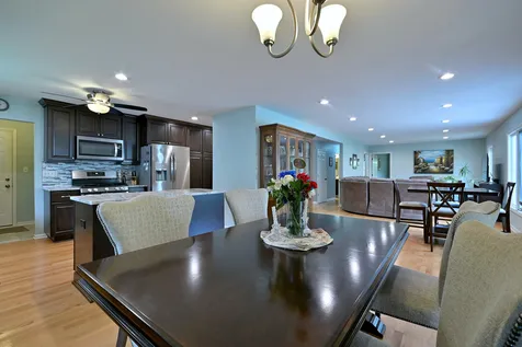 823 Milbeck Avenue Elk Grove Village IL 60007