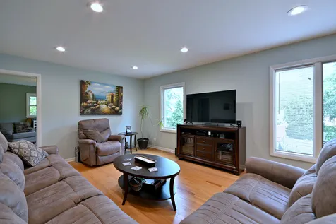 823 Milbeck Avenue Elk Grove Village IL 60007
