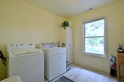 823 Milbeck Avenue Elk Grove Village IL 60007