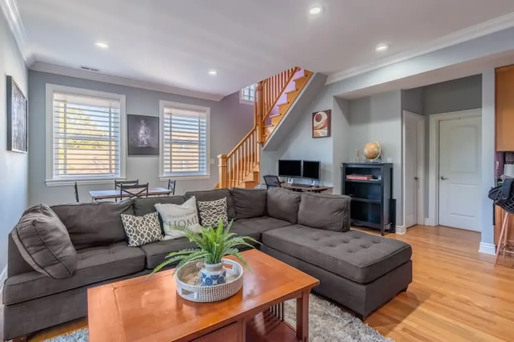 2551 West Arthur Avenue Chicago IL 60645