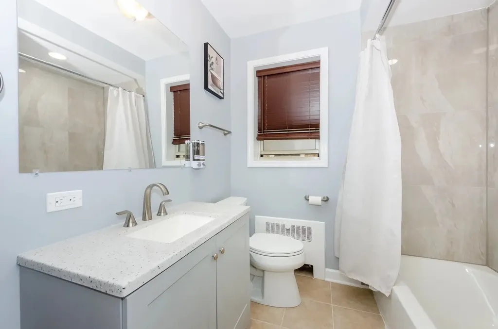 2551 West Arthur Avenue Chicago IL 60645