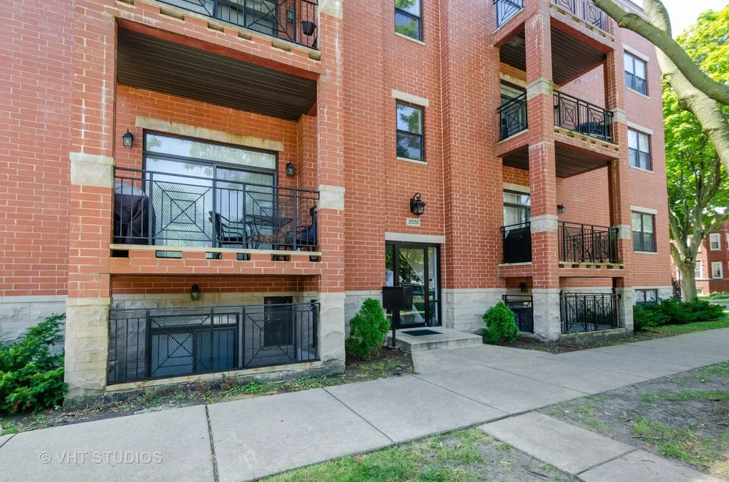 2551 West Arthur Avenue Chicago IL 60645