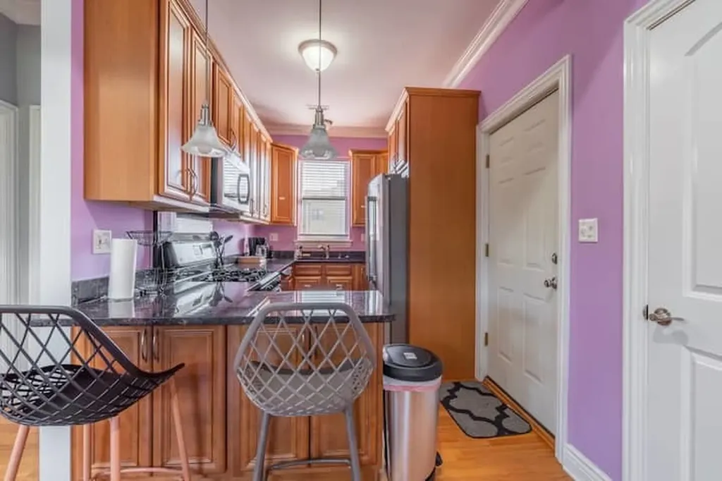 2551 West Arthur Avenue Chicago IL 60645
