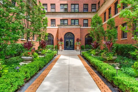 400 West Deming Place Chicago IL 60614