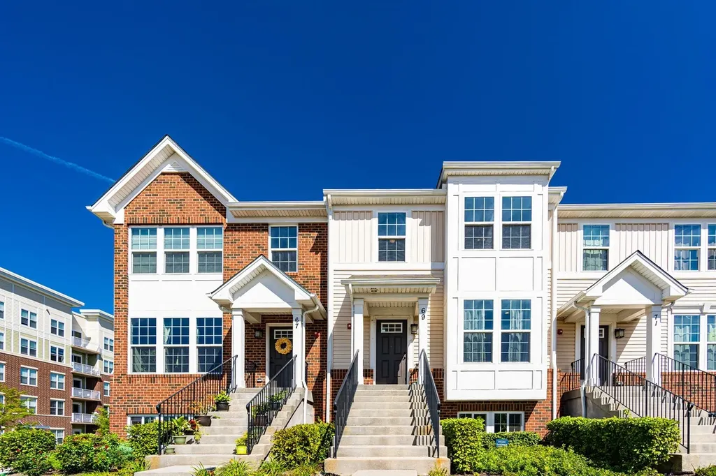 69 Nicholas Drive W Des Plaines IL 60016