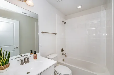 69 Nicholas Drive W Des Plaines IL 60016