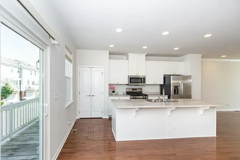 69 Nicholas Drive W Des Plaines IL 60016